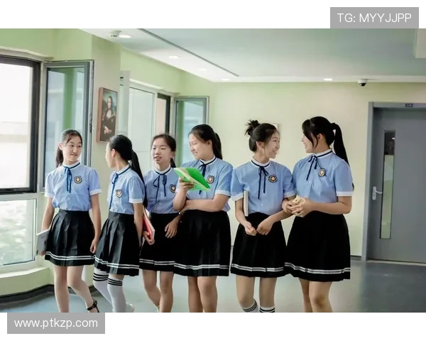 阳光灿烂的夏天里，我们一起走过青春的日子与成长的烦恼